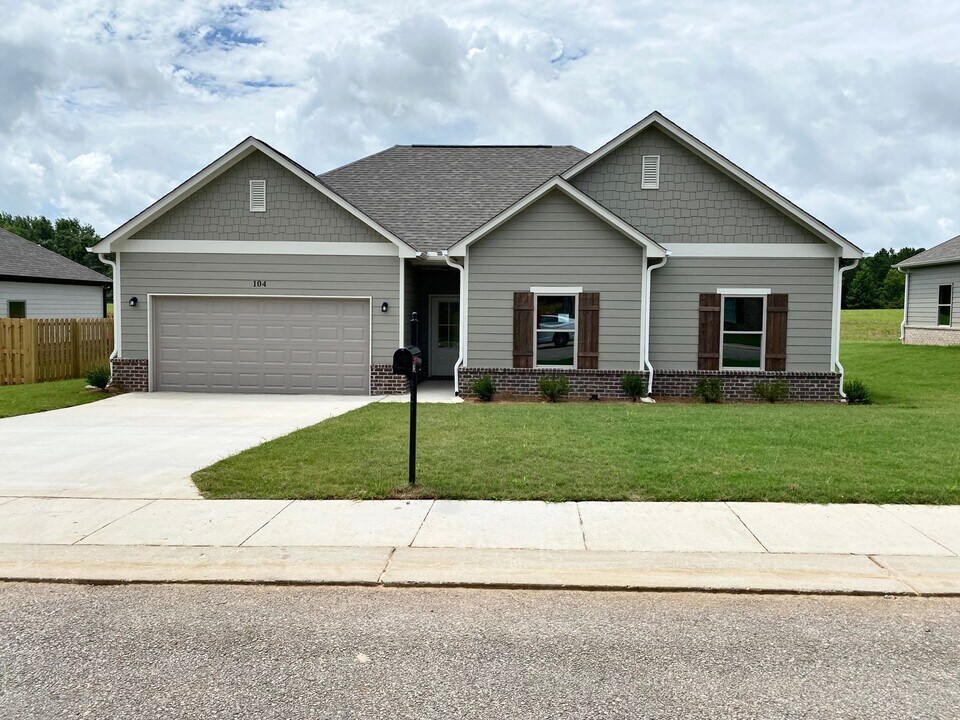 104 Ballington Wy in Clanton, AL - Building Photo