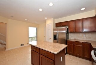 90 Foxwood Dr in Jericho, NY - Building Photo - Building Photo
