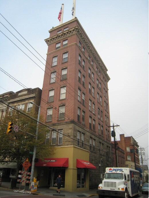 387 High St in Morgantown, WV - Building Photo