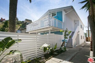 122 Montreal St in Los Angeles, CA - Building Photo