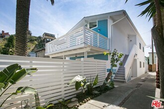 122 Montreal St in Los Angeles, CA - Foto de edificio - Building Photo