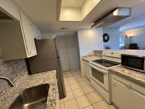 5933 Harvest Hill Rd in Dallas, TX - Building Photo - Building Photo