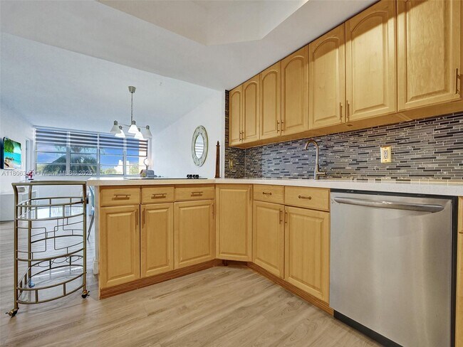 1351 NE Miami Gardens Dr
