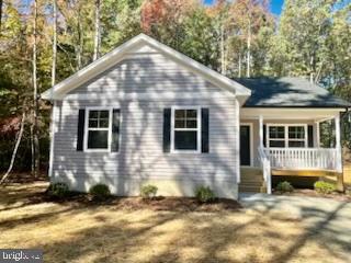 73 Azalea Way in Colonial Beach, VA - Building Photo