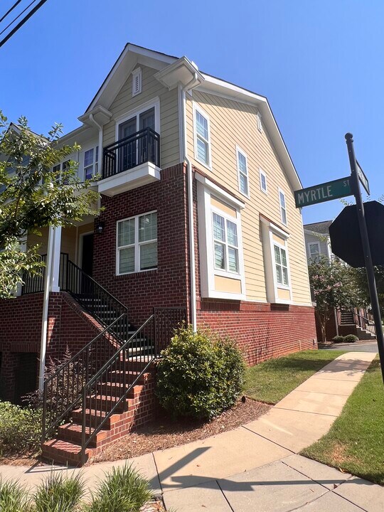 33 Myrtle St in Belmont, NC - Building Photo