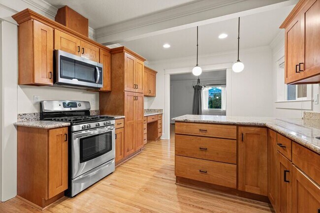 3803 SE 65th Ave in Portland, OR - Building Photo - Building Photo