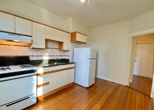 222 N Harvard St, Unit 6 in Boston, MA - Foto de edificio - Building Photo