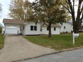 3722 Laurinda Dr in Cedar Falls, IA - Building Photo