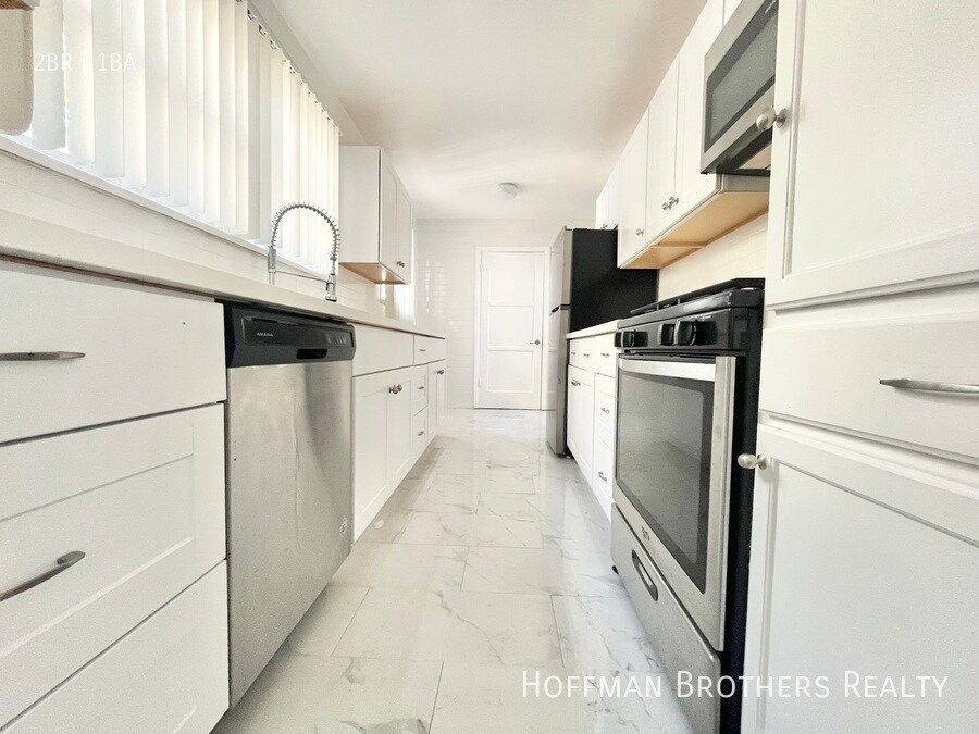 1835 S Beverly Glen Blvd, Unit A in Los Angeles, CA - Building Photo