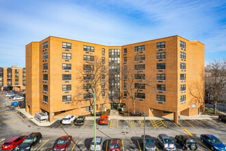 Fullerton Court Apartments in Chicago, IL - Foto de edificio - Primary Photo