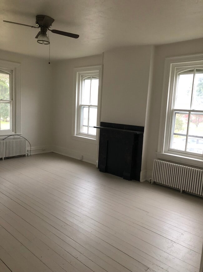 37 Prizer Rd, Unit 41 Prizer 2nd Floor in Phoenixville, PA - Foto de edificio - Building Photo