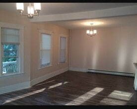 9 Isabella St, Unit First floor in Worcester, MA - Foto de edificio - Building Photo