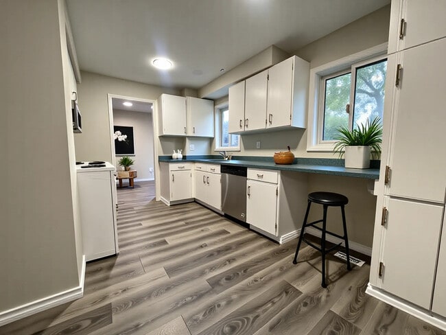 Detached Home In Stoney Creek! in Hamilton, ON - Building Photo - Building Photo