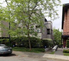 2439 W 1st Ave in Vancouver, BC - Building Photo