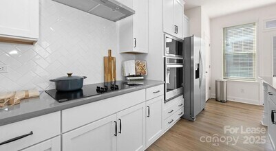 2635 W Trade St in Charlotte, NC - Building Photo - Building Photo