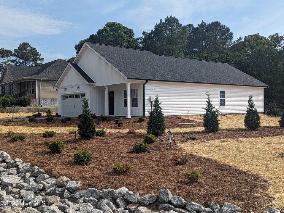 1007 High Point Ave SW in Calabash, NC - Building Photo