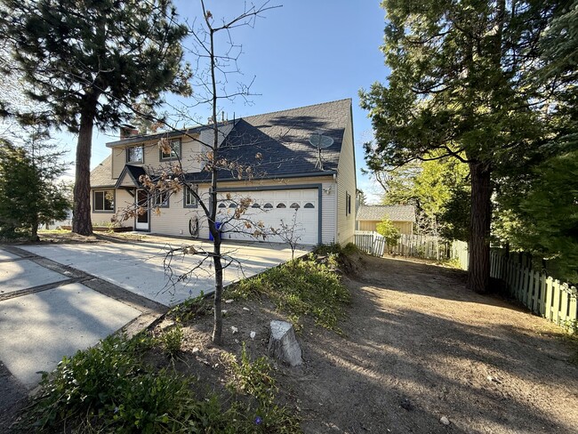 28762 Cedar Dr in Lake Arrowhead, CA - Building Photo - Building Photo