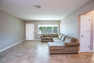 2074 Greenbriar Blvd in Clearwater, FL - Building Photo - Building Photo