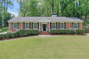 42 Pine Lake Dr NW in Atlanta, GA - Building Photo