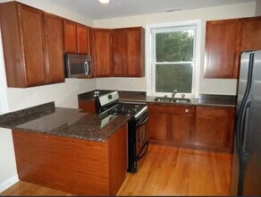 7211 N Damen Ave in Chicago, IL - Building Photo - Building Photo