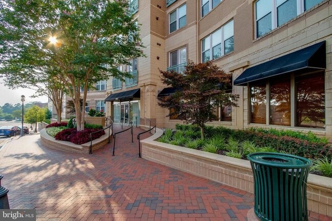 12000 Market St in Reston, VA - Building Photo - Building Photo
