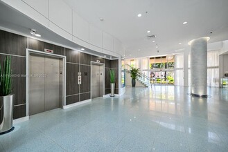2775 NE 187th St in Aventura, FL - Foto de edificio - Building Photo
