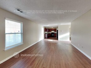 215 Marriott Dr in College Park, GA - Foto de edificio - Building Photo