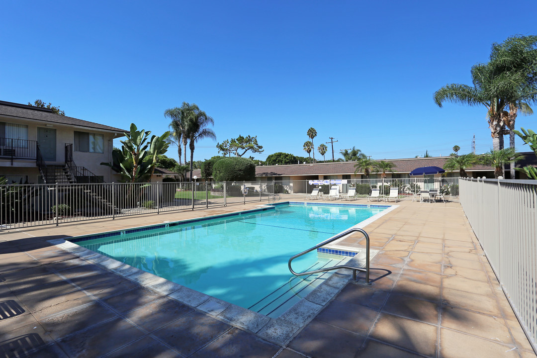 Casa del Prado Apartments in Anaheim, CA - Building Photo