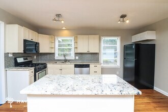 1019 Magbee Dr in Smyrna, GA - Building Photo - Building Photo