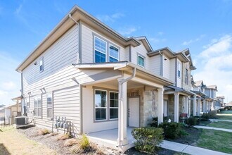 415 N Heatherwilde Blvd in Pflugerville, TX - Foto de edificio - Building Photo