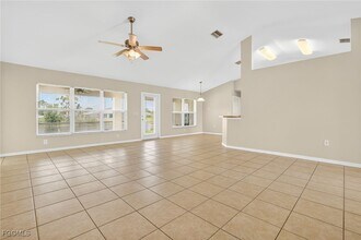 3824 NE 17th Ave in Cape Coral, FL - Foto de edificio - Building Photo
