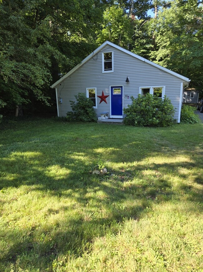 90 Batchelor St Rentals in Granby, MA