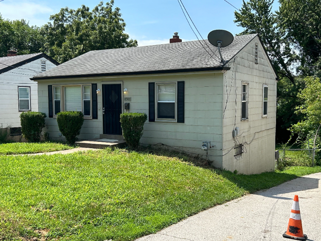 7100 Beulah Ave in Jennings, MO - Foto de edificio - Building Photo