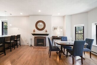 239 W Newton St, Unit 4 in Boston, MA - Foto de edificio - Building Photo