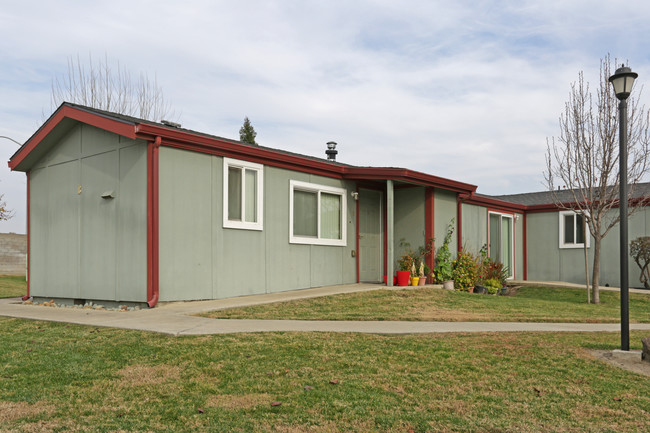 Vintage West Apartments in Livingston, CA - Building Photo - Building Photo