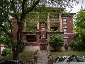 COLONIAL in Kansas City, MO - Foto de edificio - Building Photo