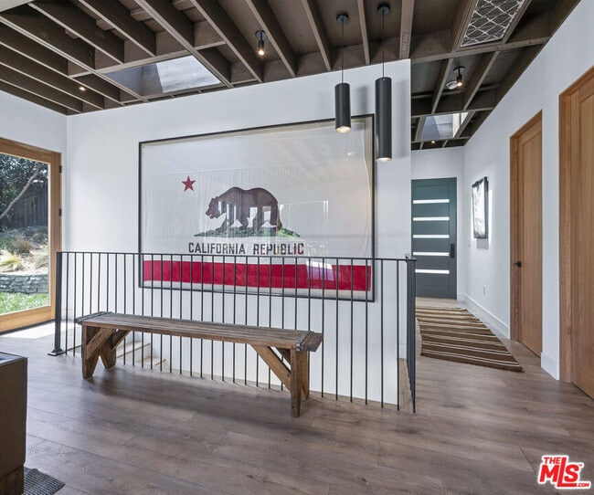 2310 Vasanta Way in Los Angeles, CA - Building Photo - Building Photo