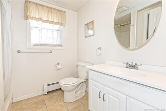 15 Indian Hill Ln, Unit 1 in Sandy Hook, CT - Building Photo - Building Photo