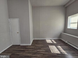 412 N Simpson St in Philadelphia, PA - Building Photo