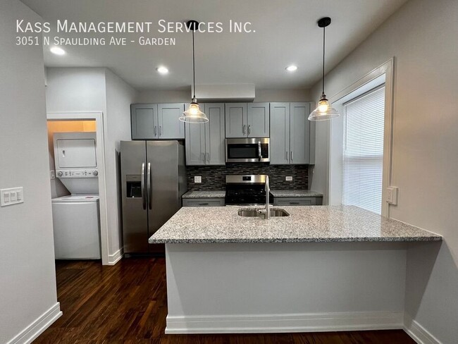 3051 N Spaulding Ave in Chicago, IL - Building Photo - Building Photo