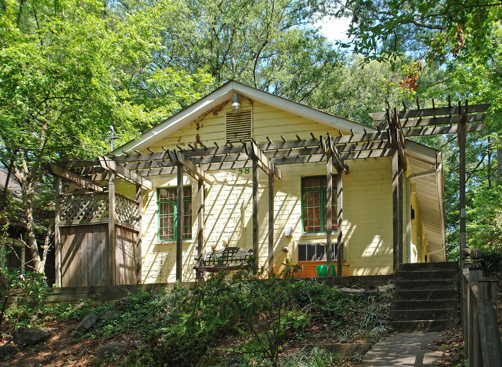 758 Saint Charles Ave in Atlanta, GA - Building Photo