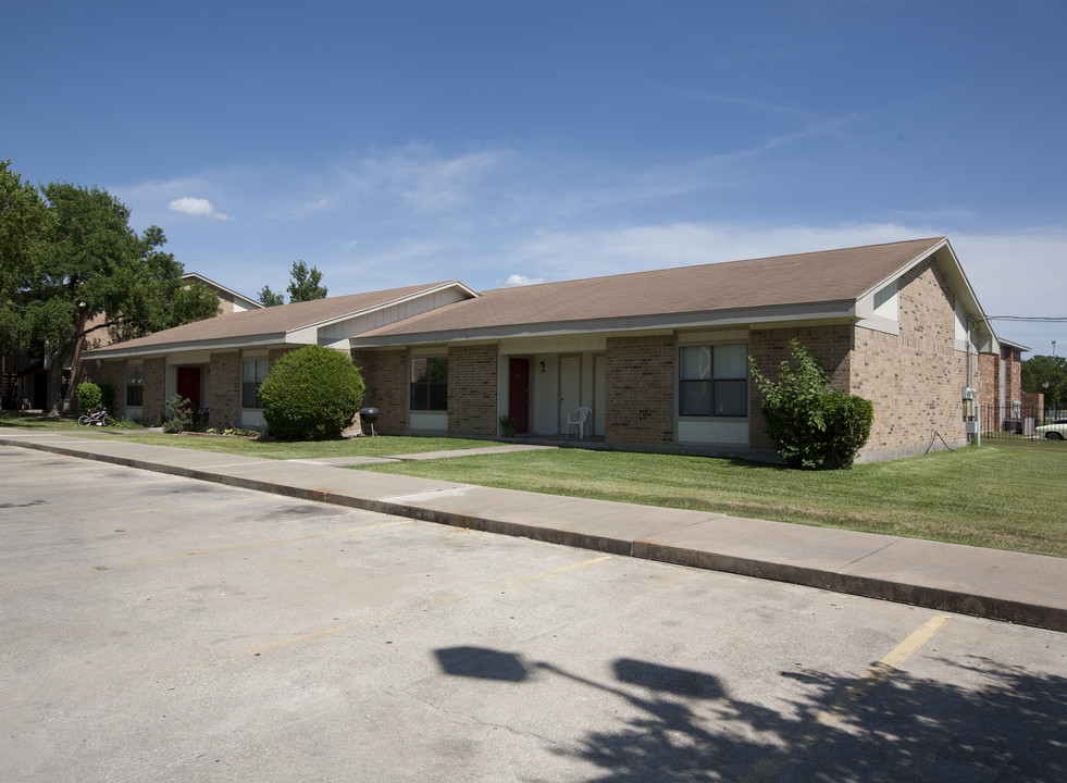 Taylor Square Apartments in Taylor, TX - Foto de edificio