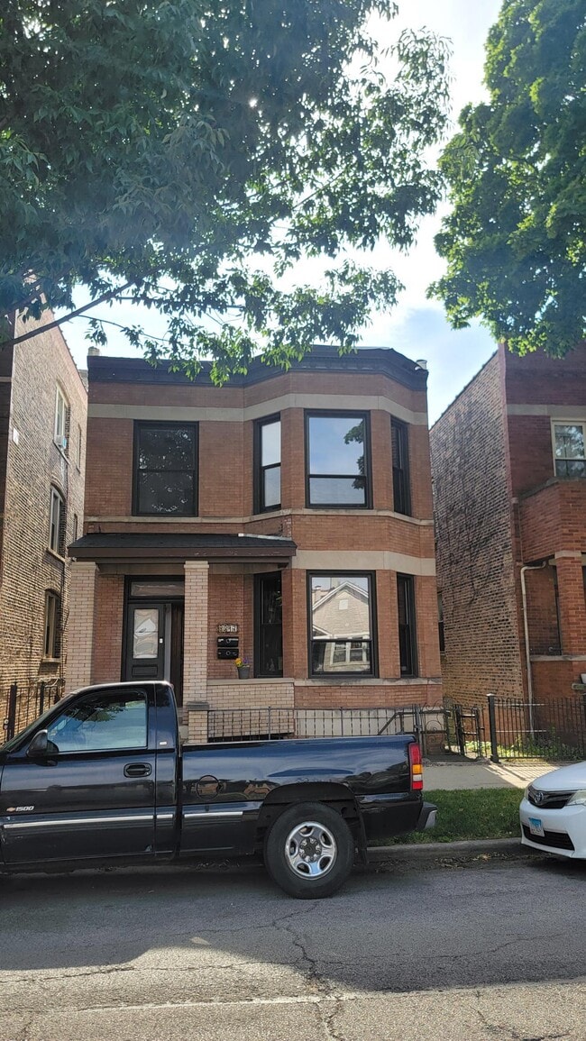3317 S Union Ave, Unit 2nd floor