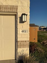 4832 Sun Fls Dr in Katy, TX - Foto de edificio - Building Photo