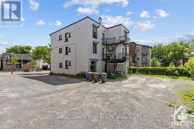 883 Somerset St W in Ottawa, ON - Building Photo - Building Photo