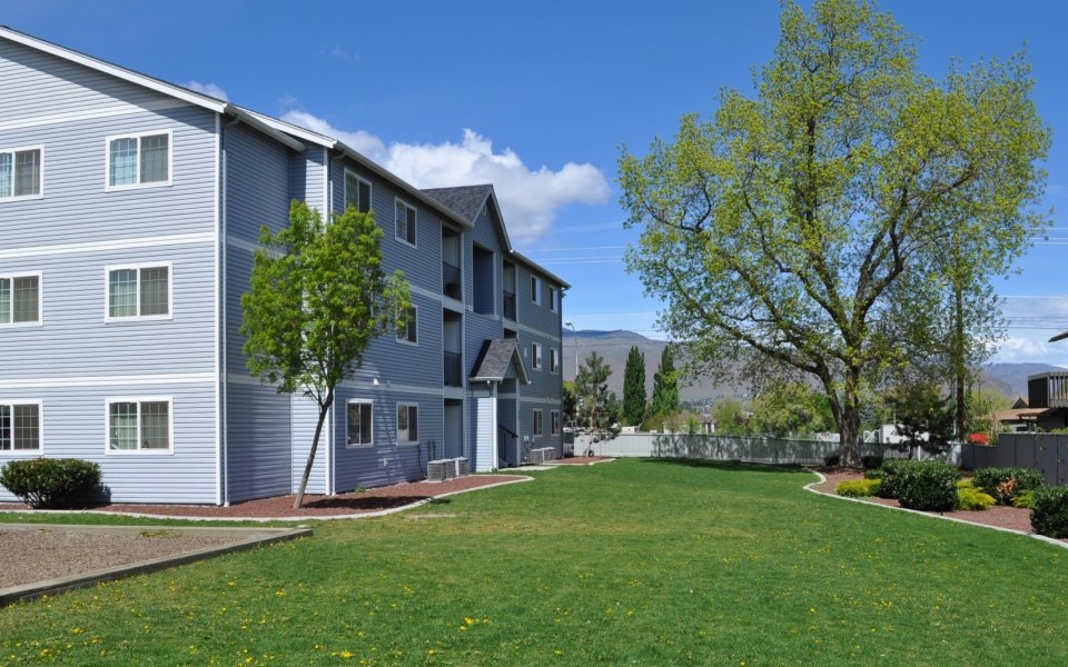 Maple Street in Wenatchee, WA - Building Photo