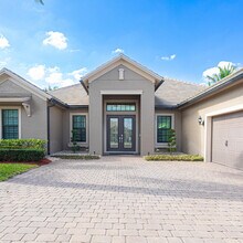 3352 Siena Cir in Wellington, FL - Building Photo - Building Photo