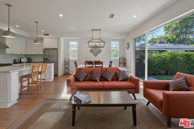 10833 Tabor St in Los Angeles, CA - Building Photo - Building Photo