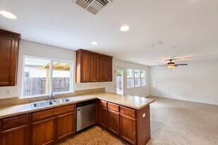 260 units in Sacramento, CA - Building Photo