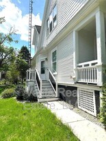 1211 E Jefferson St in Bloomington, IL - Building Photo